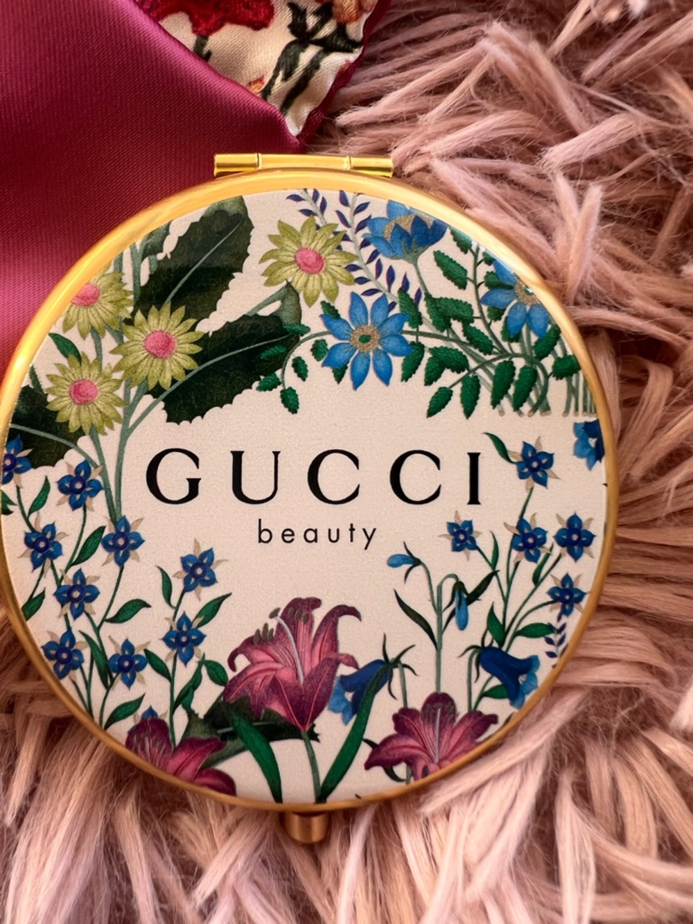 NIP GUCCI Beauty Floral Compact with Floral Pouch. - Picture 3 of 4